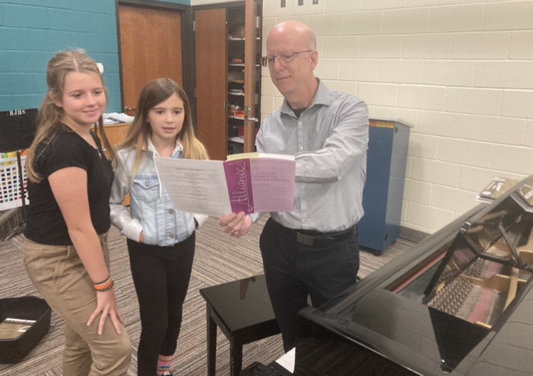 Lincoln_MCCSD's tweet photo. It is our pleasure to announce the two Lincoln Intermediate students that have been selected for 2022 All-Iowa OPUS Honor Choir. 
Olivia Schoneberg 
Sawyer Davis 
Congratulations!
Thank you Mr. &amp; Mrs. Reineke for ensuring Lincoln Students were ready! https://t.co/aI1DCcG3cG