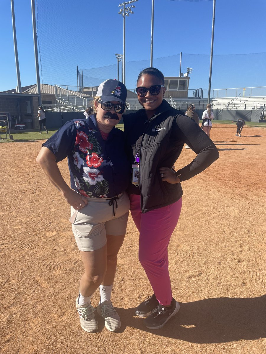 fulshear_sball's tweet photo. Coach Windosr DEFINITELY took the cake for best dressed today 😂
#BBQDad #SoccerMom #HOCO2022
#WeAreFu1shear 💜🥎 https://t.co/nBBMmbygu5