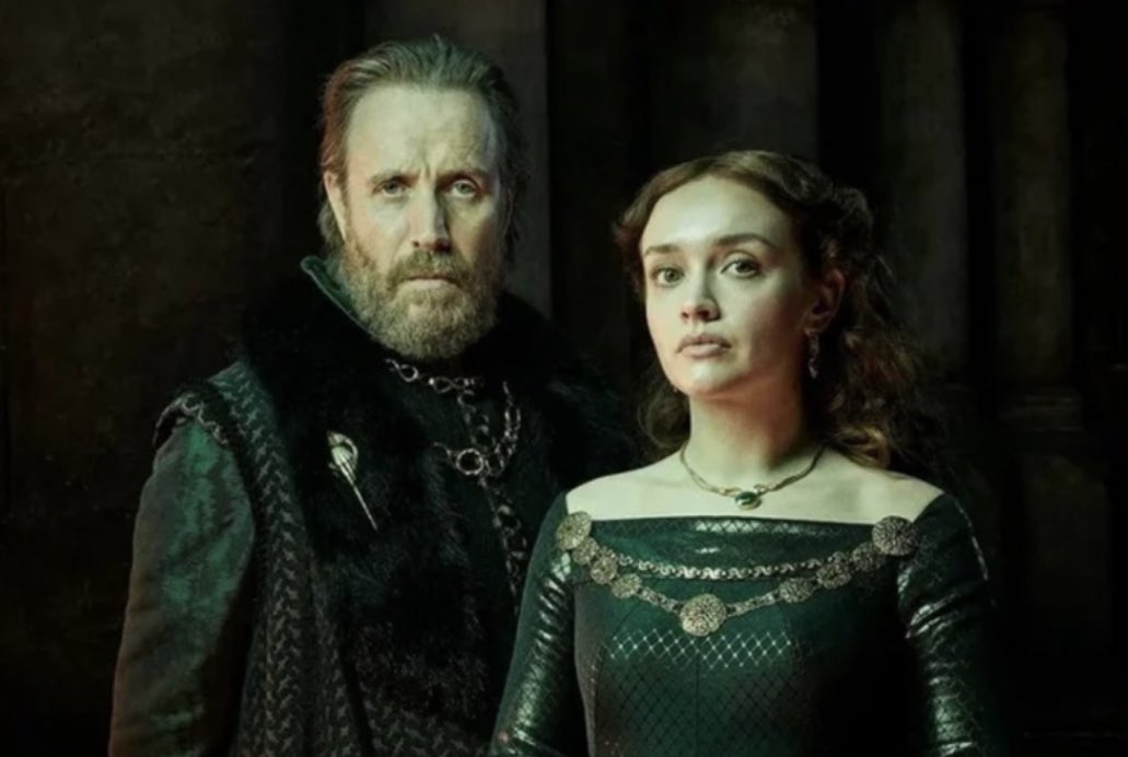 whiteconnet's tweet photo. Ladies and Gentlemen, I introduce to you; The Hand and The Feet😆😂
#HouseOfTheDragonHBO
#HouseOfTheDragon
#HOTD https://t.co/oquul5oDKj
