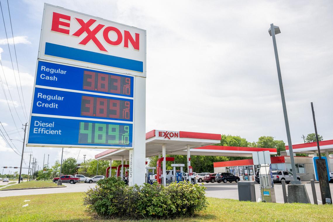 RunnymedeCap's tweet photo. Gas Prices Fall For 7 Days As White House Considers Selling Emergency Reserves To Avoid Dreaded Return To $4 Mark https://t.co/7SbdX8fh9E | @Forbes #GasPrices #EmergencyReserves #Forbes https://t.co/3OJTsNzW5t
