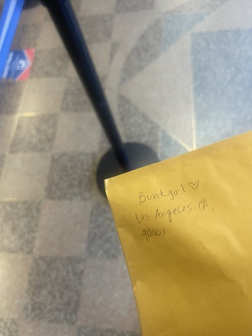 Thongs ... Shipped ? https://t.co/W0aKWJNvba