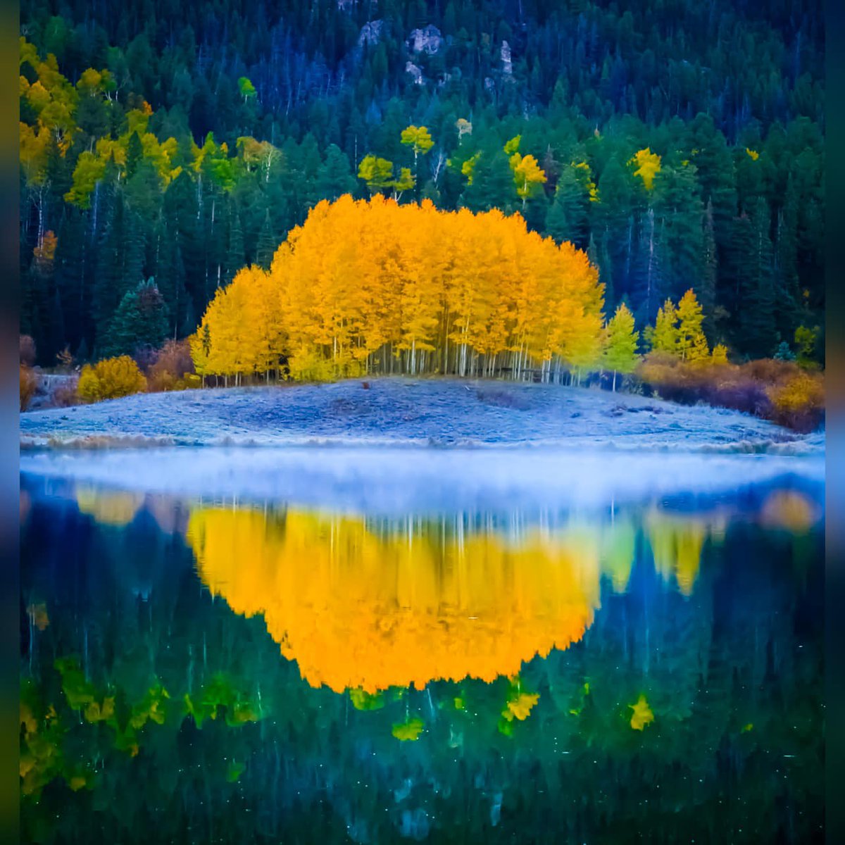 DenverChannel's tweet photo. "Adventuring with friends and the autumn colors giving us a show 🏔🍁"

📸: Lindsay Brady - Discover Colorado | Through your photos https://t.co/CQxp2IJCsK