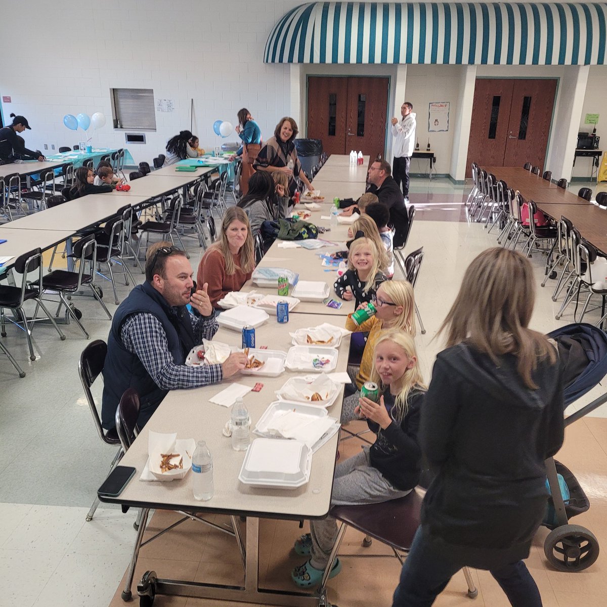 SandraBledsoe7's tweet photo. @DRESDragonflies  First Grade Literacy Night https://t.co/3wzS9er5JL