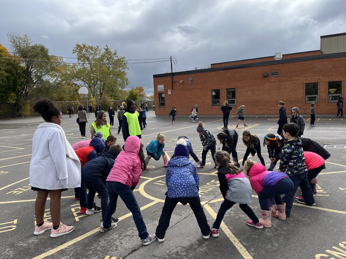 MarkLion14's tweet image. First day @MarkLion14  Grade 6 LIONS lead cooperative recess games!!! Thank you Mrs. Foley, Julia (ND CoOp Student) and Mrs. Durham for all the training! #RecessFun
