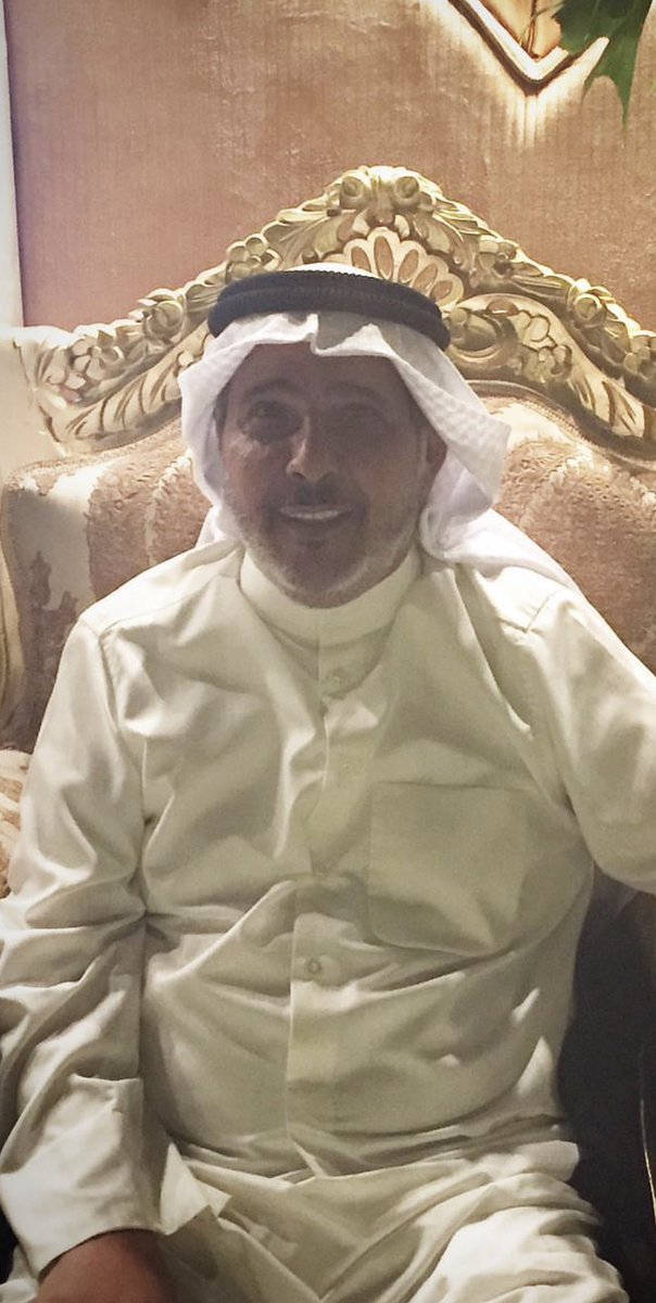 على طاري الذكرى تذكرت لي رجال
يفك النشايب كنه " يفك ازاريره ".

والدي عبدالله الفايز رحمه الله