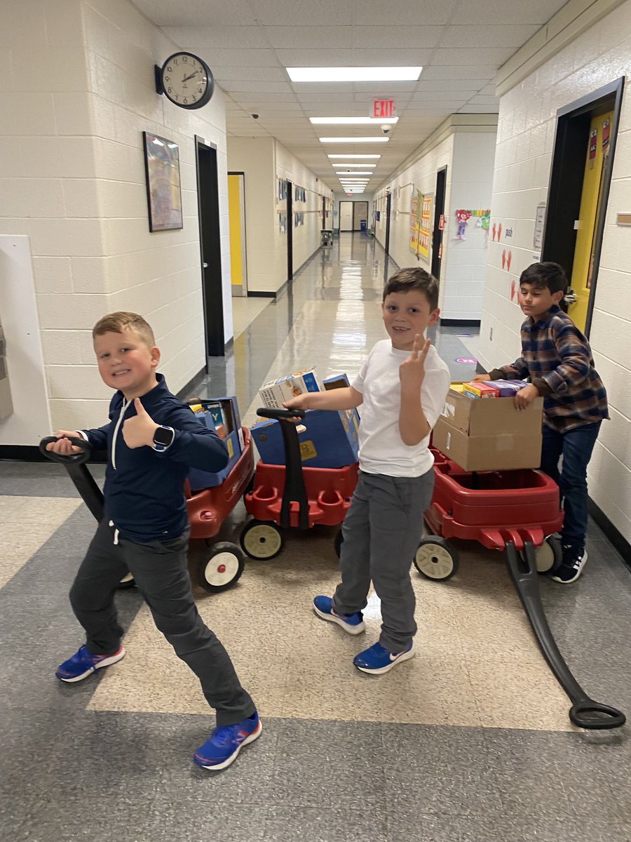 MrsRitt_2ndCSP's tweet photo. @LoudounHunger  CSP 2nd grade was happy to donate cereal to Loudoun Hunger Relief @CoolSpring_ES https://t.co/yShWfycu3g