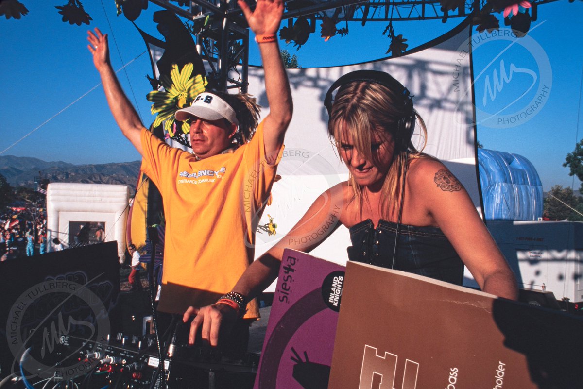 michaeltullberg's tweet photo. From the Tullberg #rave film archives: #DJMars and #SandraCollins feeling it at #ElectricDaisyCarnival (#EDC) 2001 at Hansen Dam in Chatsworth, CA.
#tranceclassic #DJ #vinyl #electronicmusic #insomniac #pasqualerotella #california https://t.co/Y370BLVxsJ
