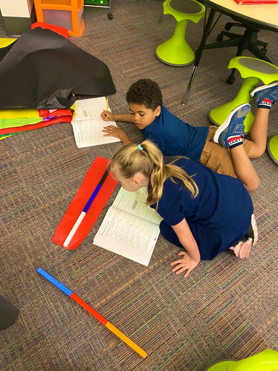 MrsMulligan_AOE's tweet photo. Today we continued to work on our measurement. We used nonstandard measurement to measure Jack’s beans. #aoes https://t.co/371P22pOTj
