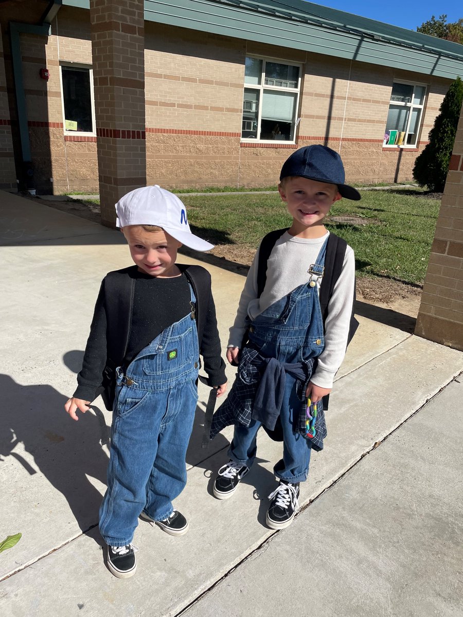 Ward_Colts's tweet image. This week we are celebrating Digital Citizenship Week! Today was 90s Day and Give Others Credit to encourage students to give credit when using the words or pictures they find online. It was a great day! #wardstrong #4houses1school