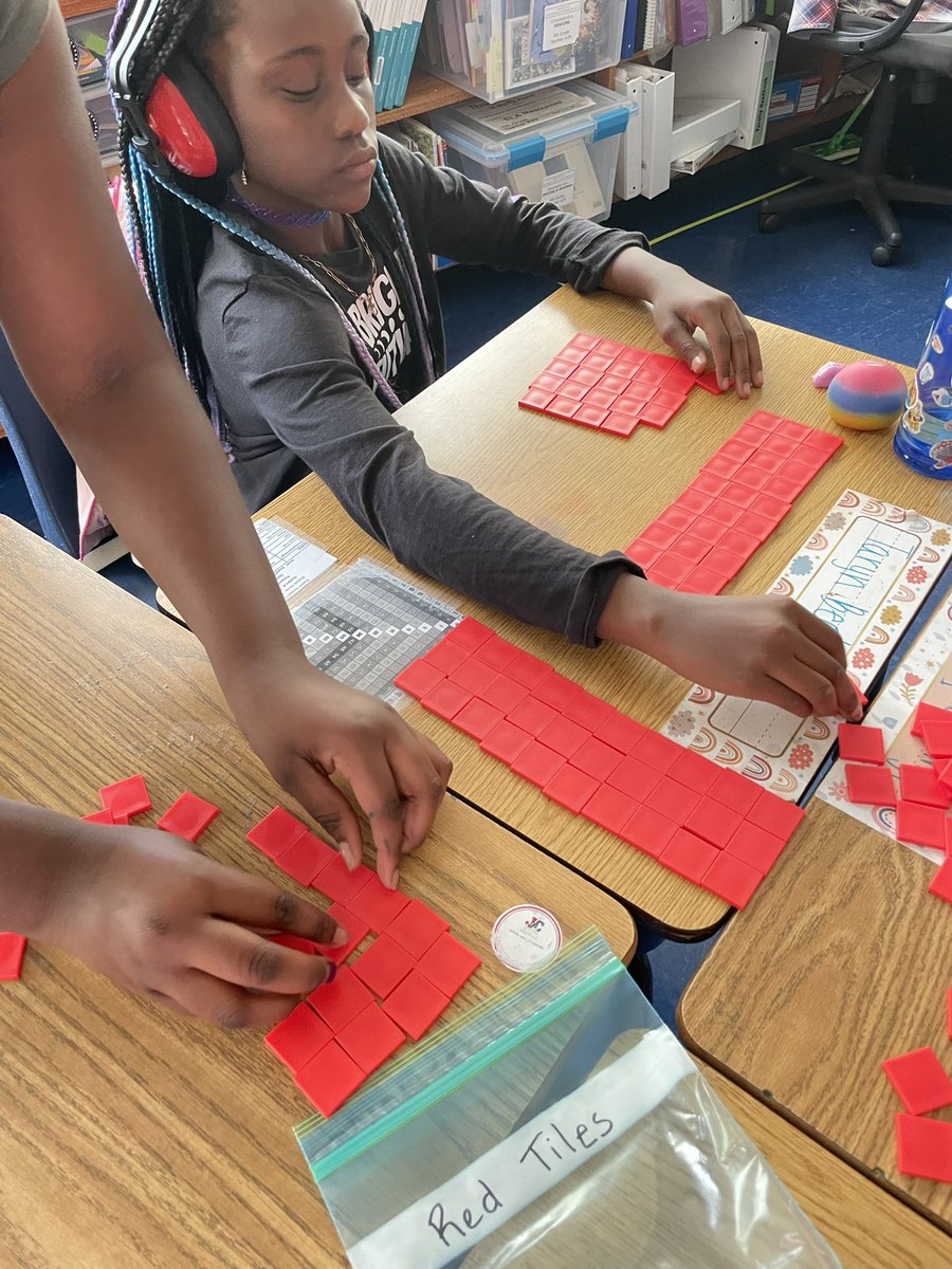 emilhollin's tweet photo. Look at all these math tools being used at #thorpegordon today! #JCMathChampions https://t.co/FYUNeTKUYh