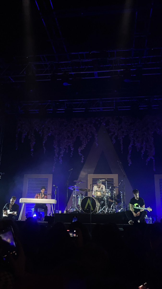 evanselise_'s tweet photo. #10yearsofvamily ๐ซถ๐ผ https://t.co/AVMNEsy4nZ