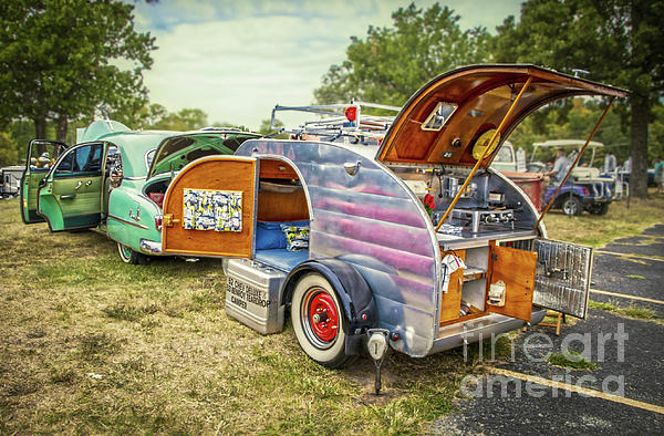 SusanVineyard's tweet photo. New artwork for sale! - "Vintage Camping" - https://t.co/N0Cf9IZo7T @fineartamerica https://t.co/8741xyyyzz