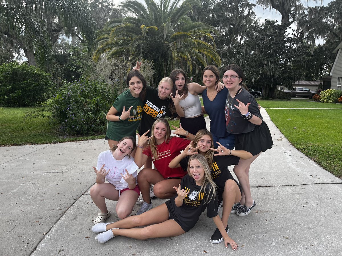 <a href="/delandbulldogs/">DeLand High Bulldogs</a> <a href="/SgaDeland/">DeLand High SGA</a> float building day 2! #Hoco2022