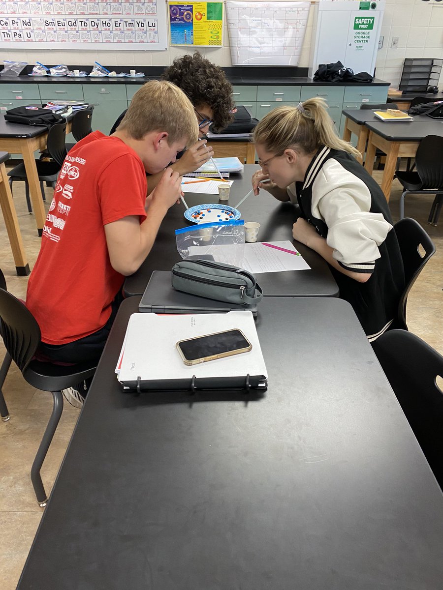 wdhsbowles's tweet photo. What’s the impact of a keystone species? The ENV students are working on data collection to find out! #ottersandseaurchins #wdbobcats https://t.co/Zm9Fj7c0Em