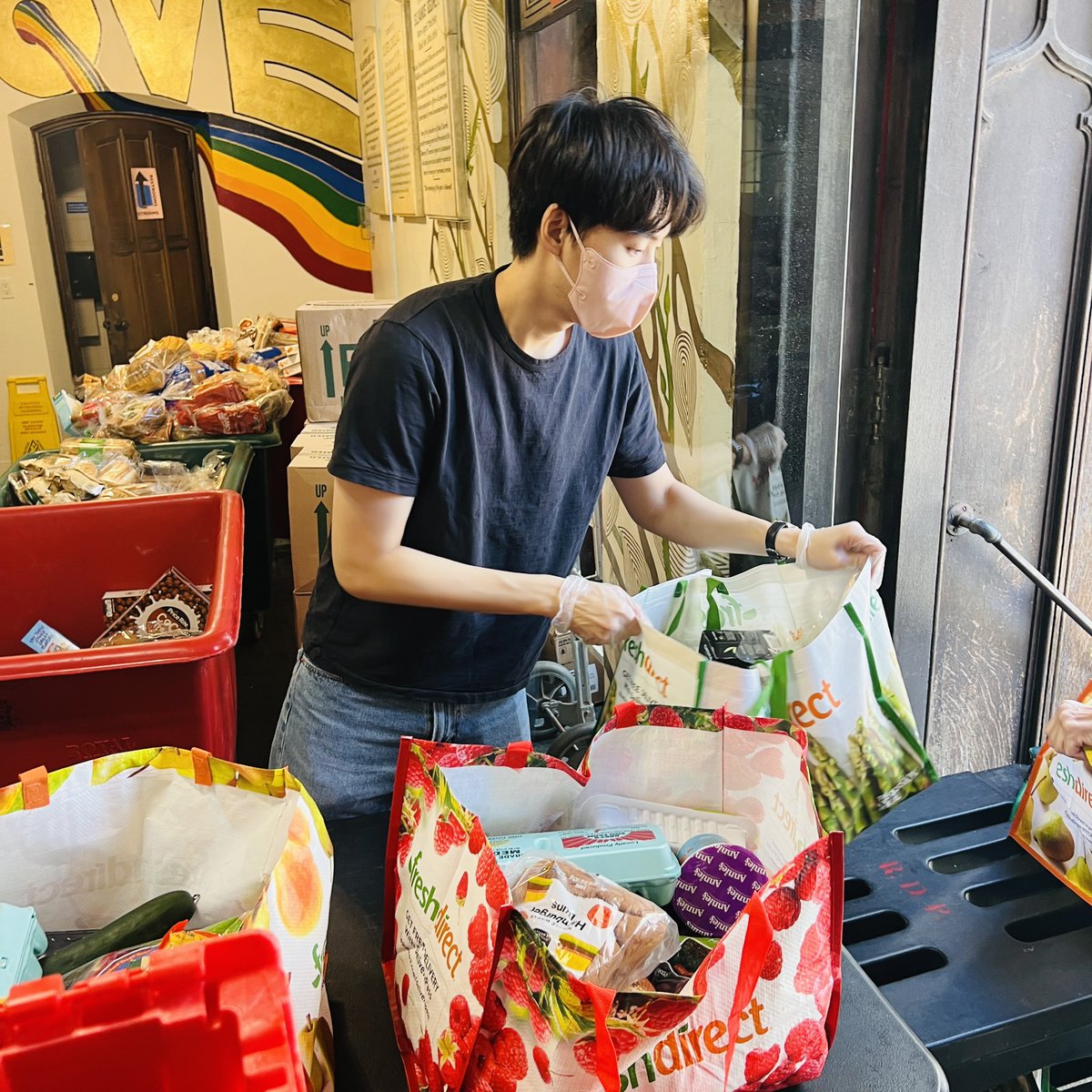 thereddoorplace's tweet photo. Today’s pantry serving the community with much needed groceries
https://t.co/9BkMEvisZQ #nonprofit #charity #donate #foodinsecurity #pantry #community https://t.co/AfpkBLgCWQ