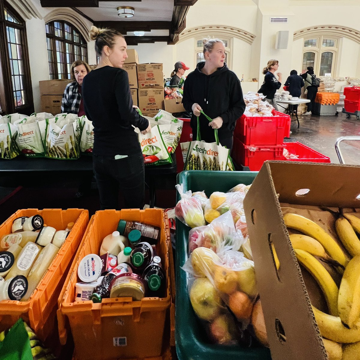 thereddoorplace's tweet photo. Today’s pantry serving the community with much needed groceries
https://t.co/9BkMEvisZQ #nonprofit #charity #donate #foodinsecurity #pantry #community https://t.co/AfpkBLgCWQ