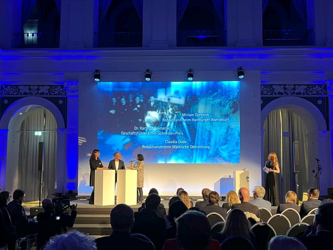 ESP-Geschäftsführer <a href="/spiesecke/">Hartmut Spiesecke</a> spricht mit Claudia Duda von der Märkische Oderzeitung und Miriam Opresnik vom <a href="/abendblatt/">Hamburger Abendblatt</a> über "Zukunftsperspektiven der Wirtschaftsberichterstattung in Lokalzeitungen". <a href="/hkhamburg/">Handelskammer Hamburg</a> #esp2022