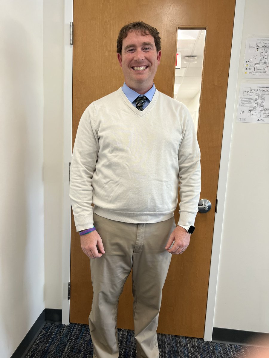 BelindaMCermola's tweet photo. Another #FashionistaTuesday under the belt @LCPSOfficial @SullyES_LCPS 🙌🏼! Today we have @MrsNeal_EL @BrokawTara and @Principal_Tuck strutting their awesomeness today #BornToImpress #LCPSFashiinistaTuesday https://t.co/0IVRzfwAzB