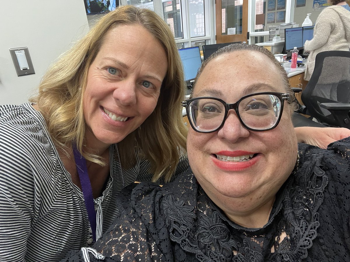 BelindaMCermola's tweet photo. Another #FashionistaTuesday under the belt @LCPSOfficial @SullyES_LCPS 🙌🏼! Today we have @MrsNeal_EL @BrokawTara and @Principal_Tuck strutting their awesomeness today #BornToImpress #LCPSFashiinistaTuesday https://t.co/0IVRzfwAzB