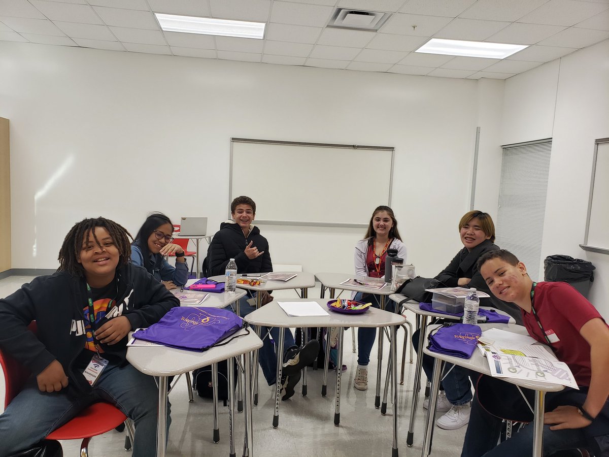 eSTEAMeducator's tweet photo. It's official! We now have #studenttostudent leaders @ShoresMiddle! Thank you @MCEC for the amazing trainers who came in today! https://t.co/akGdFtdaTL