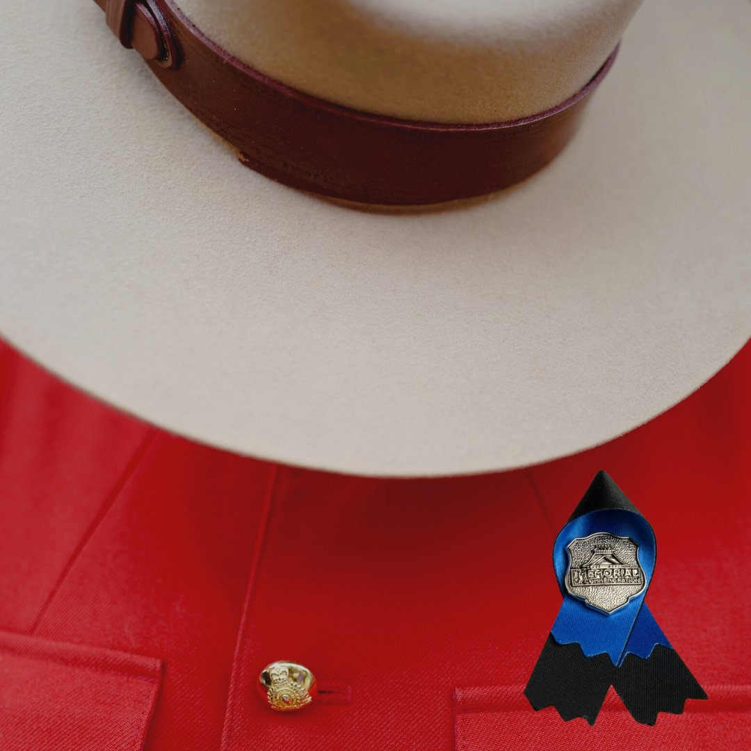 CalgaryPolice's tweet photo. With heavy hearts and immense sadness we mourn the loss of the fallen @BurnabyRCMP officer who was killed in the line of duty.
This officer made the ultimate sacrifice &amp; we share in the profound grief. Our deepest condolences to the family, friends &amp; our fellow RCMP colleagues. https://t.co/48zeTOO71O