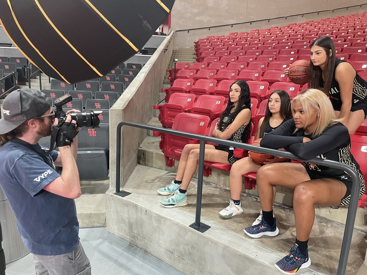 memorial_gbb's tweet photo. VYPE 22-23 PHOTOSHOOT 📸🤩 #GoMavs https://t.co/RIuFskqSt2