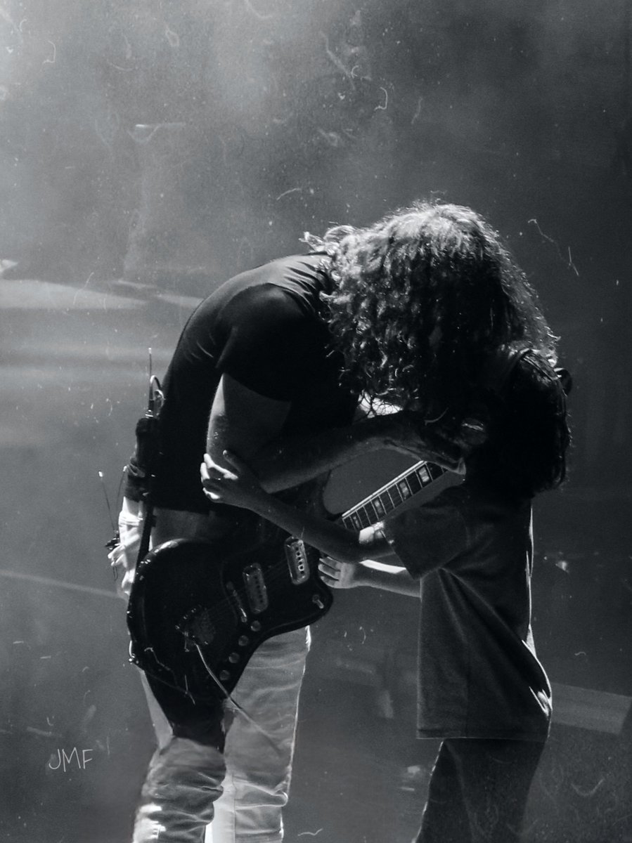 MWhiteShelley's tweet image. My Chemical Romance is full of both hardcore rock energy and sweet, beautiful moments like this. π€
(ππππ¦ πππ π‘πππ πππππ’π π πππππ πππ βπππππ)
#MCRLA5
