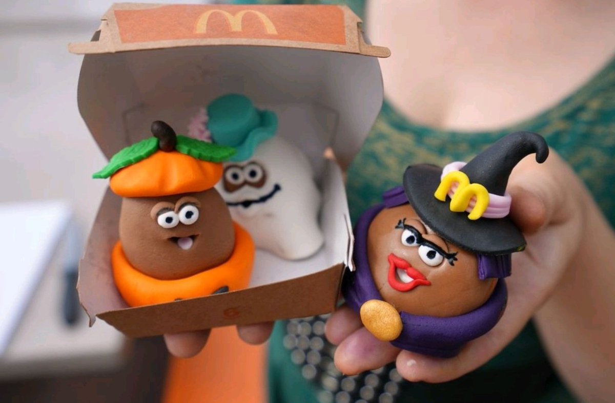 Every <a href="/McDonalds/">McDonald's</a> #halloweenbucket should have some #mcnuggetbuddies 
📸<a href="/ryno1185/">Ryan Clavin</a>