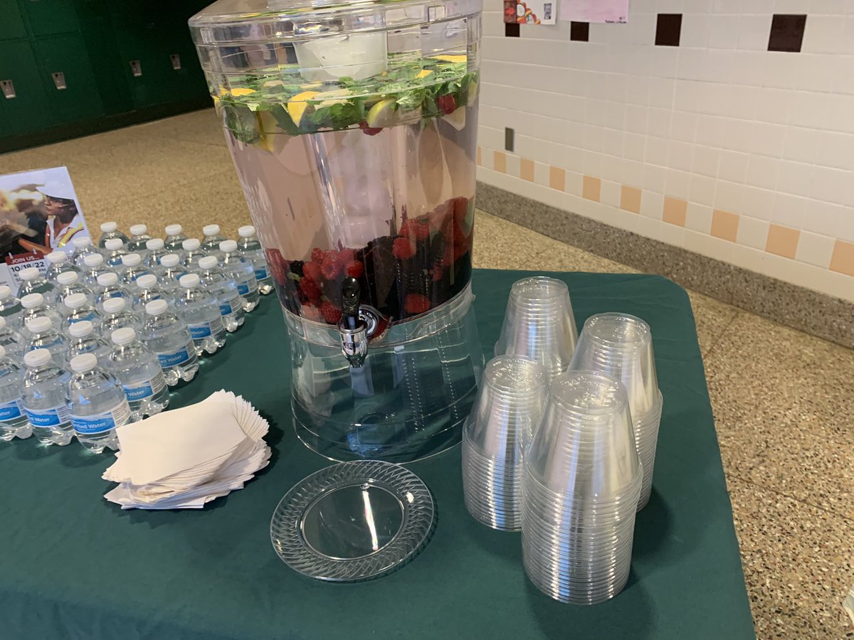 CulinarySHHS's tweet photo. The SHHS Culinary team did it again. Pumpkin Scones, Lemon Poppy Seed Muffins, Chocolate Chip Cookies &amp; Kettle corn w/Chocolate. Fresh Blackberry &amp; Raspberry water w/Lemon &amp; Mint. https://t.co/3SqYMambn7