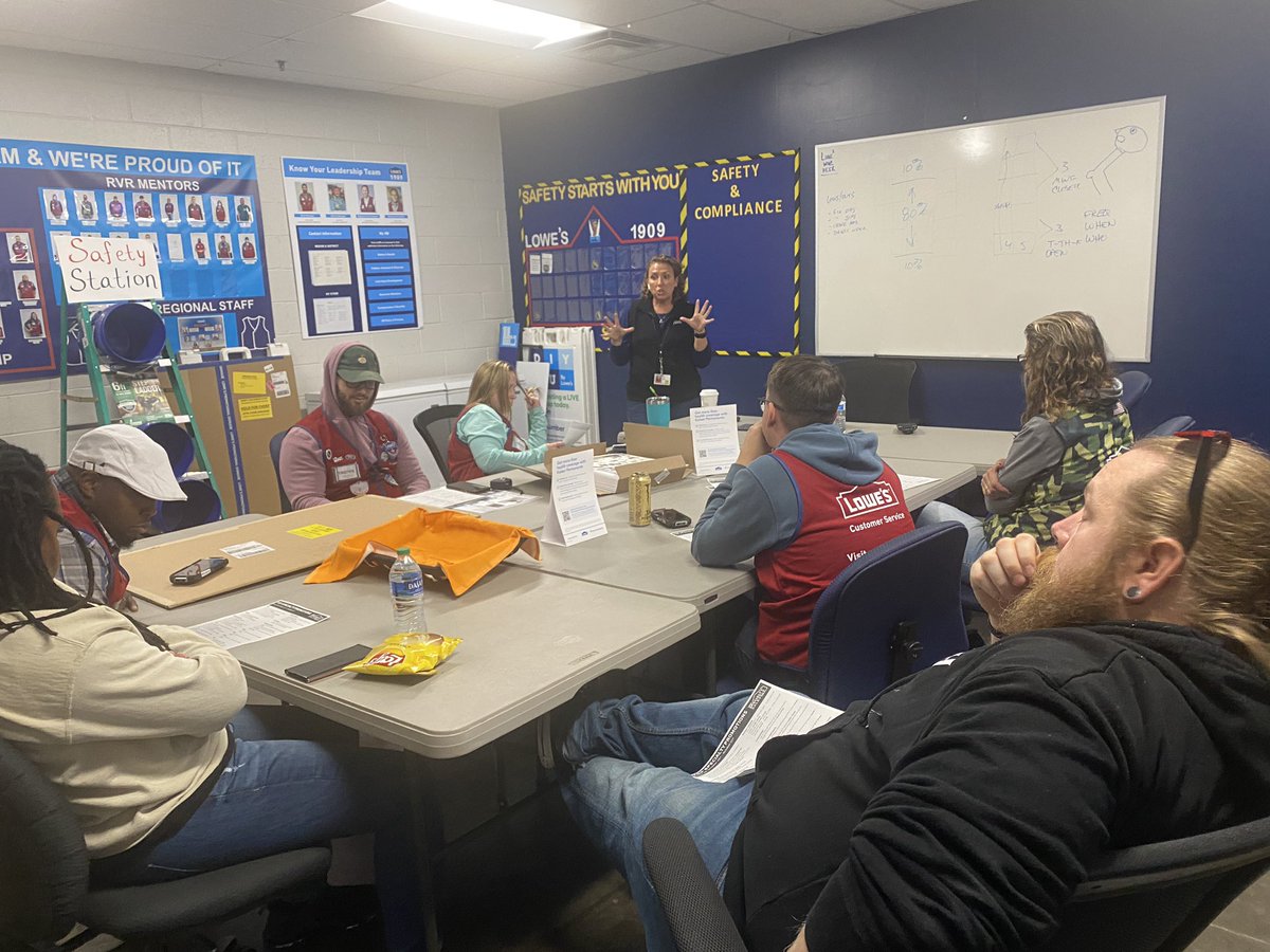 A big thank you to Becky from Pella for speaking at our #SpecialtySpotlight today! Great info and questions from the team. <a href="/NateGraham1909/">Nate Graham</a> <a href="/shuell_bill/">Bill Shuell</a> <a href="/BenitoKomadina/">Benito.Komadina@Lowes</a> @Yashira0626 <a href="/specialtylowes/">Specialty & Services Selling at Lowe’s</a> <a href="/BlueBoxR1/">@BlueBoxR1</a>