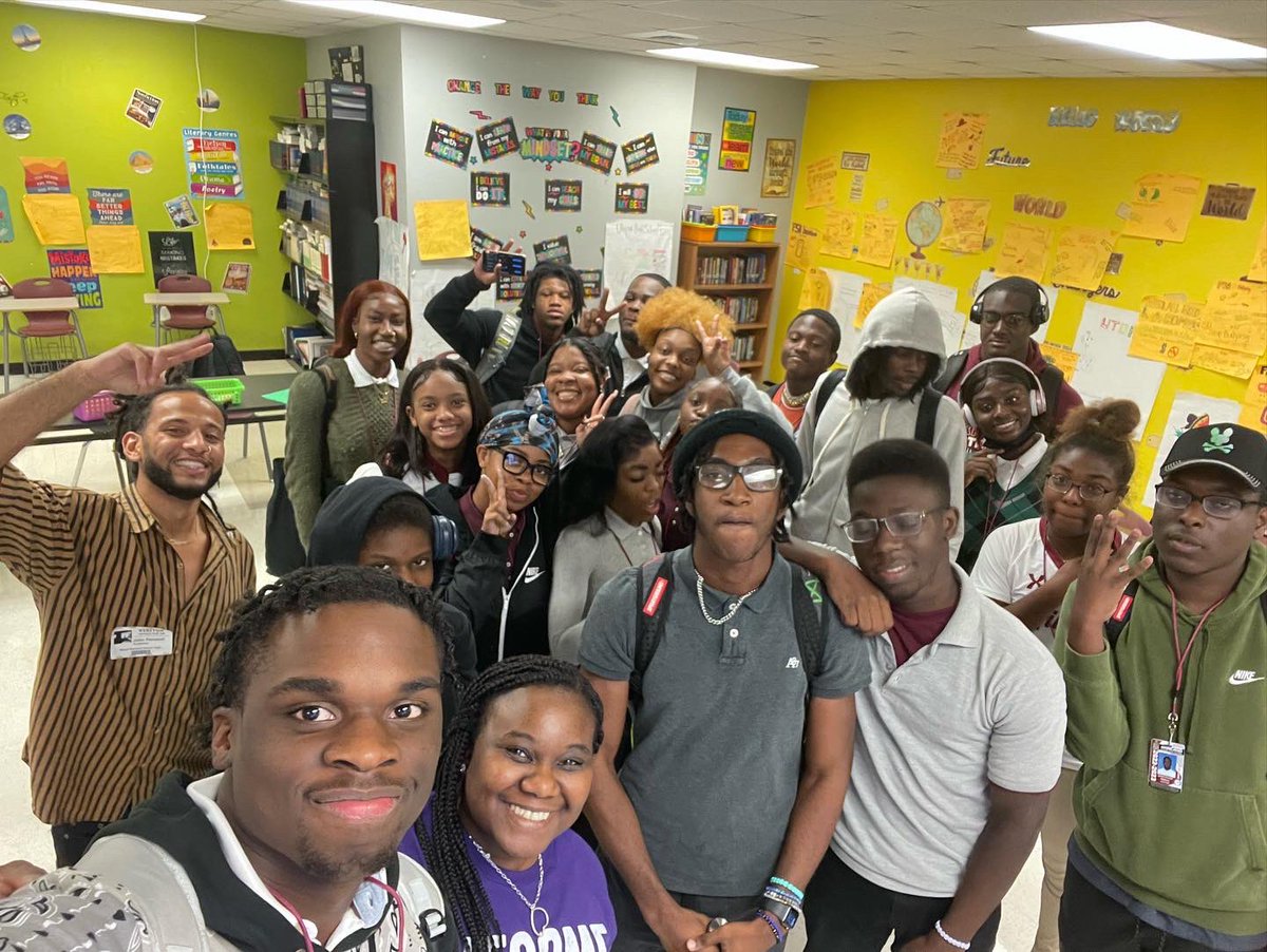 psymonette's tweet photo. Third Presenter of the 2022-2023 School Year…The #AWESOME SAUCE experience that is #PIANOSLAM Thank you to Ms. Carlene Sawyer, Just John, and Ayesha for coming to speak to my LoveBugs about Piano Slam. We are ready for Piano Slam 2023!
#POETRYMATTERS
#CONNECT
#INSPIRE https://t.co/cDmUUUr7yp