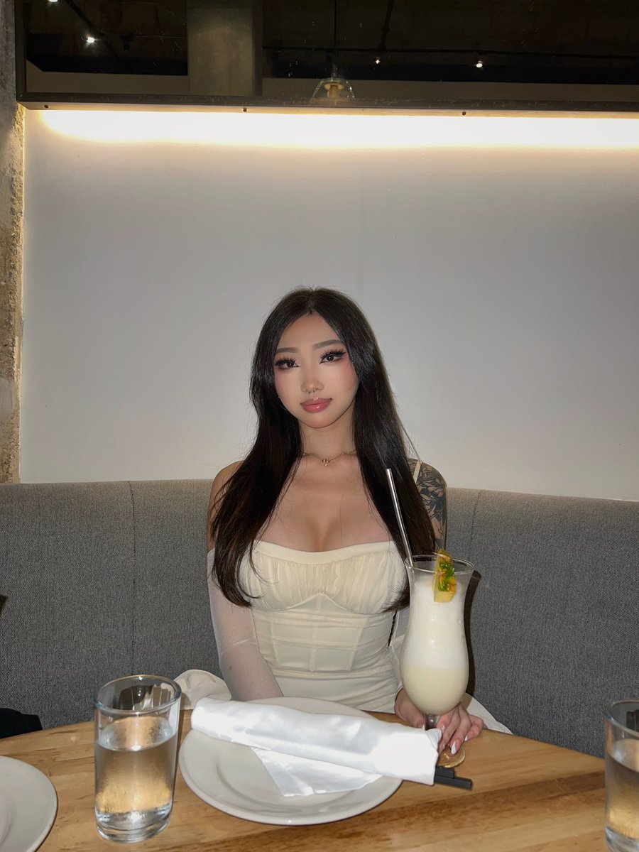 sharon_zxt's tweet photo. birthday celebrations 🤍 I’m so old 🥲 https://t.co/DhRIa6F4xP
