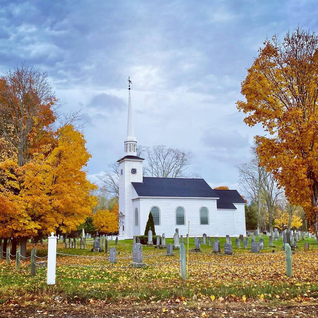 sarahjoydrop's tweet photo. I love all the white churches with black trim across Nova Scotia. #fall #fallcolors #novascotia #novascotiacanada #eastcoast #fallcolours #maritimes #annapolisvalley #discovernovascotia #ilovenovascotia #travelnovascotia #canada🇨🇦 https://t.co/eH06XRtxH1 https://t.co/R9uD9ejEgO