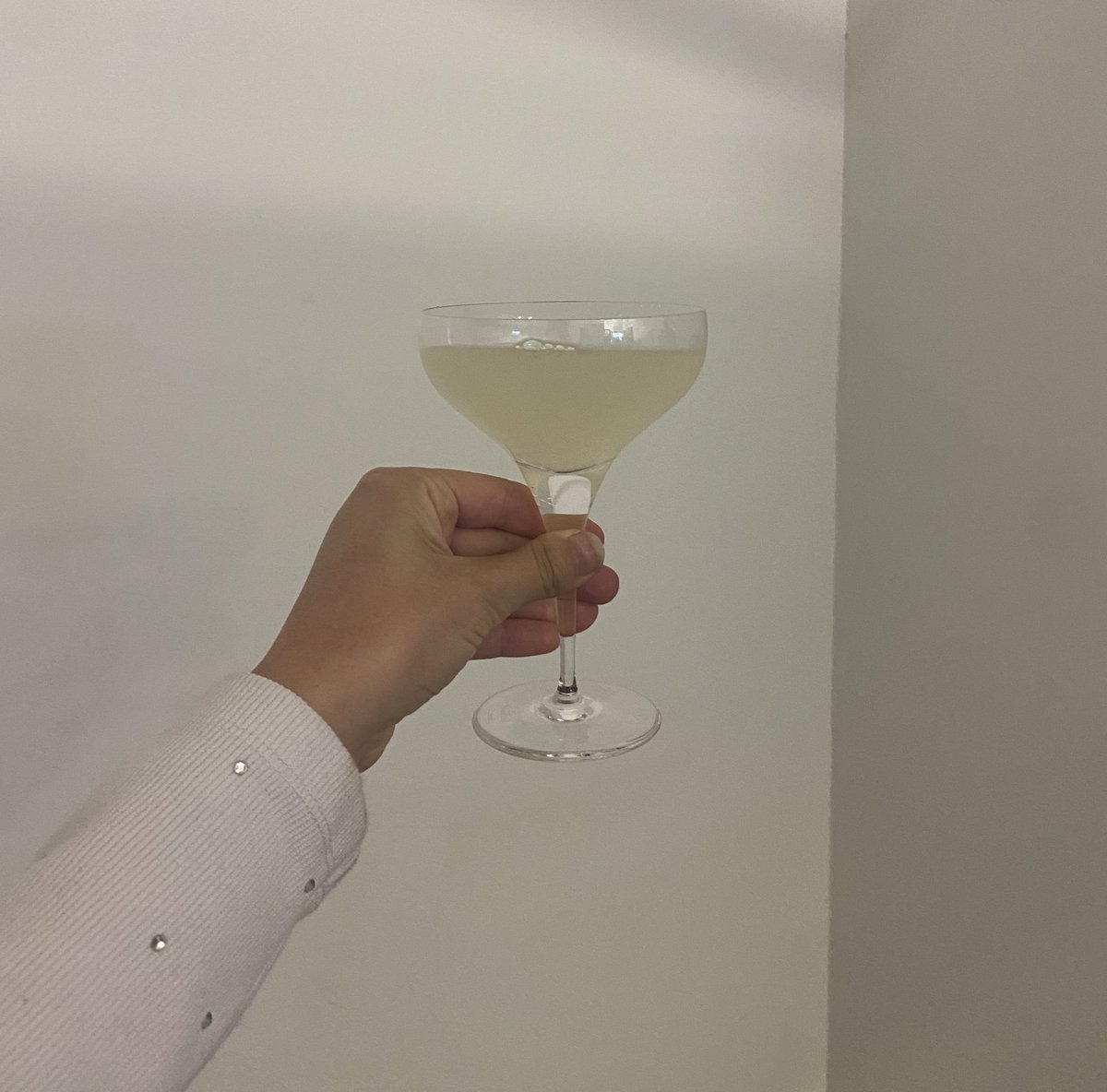 Samples from the tank def taste better in a coupe ✨ <a href="/duchesscocktail/">Duchess Cocktails</a> next flavour is part of the Duchess Sports Club collection: a cucumber lime agave spritz — and it is *good* 🥒🎾