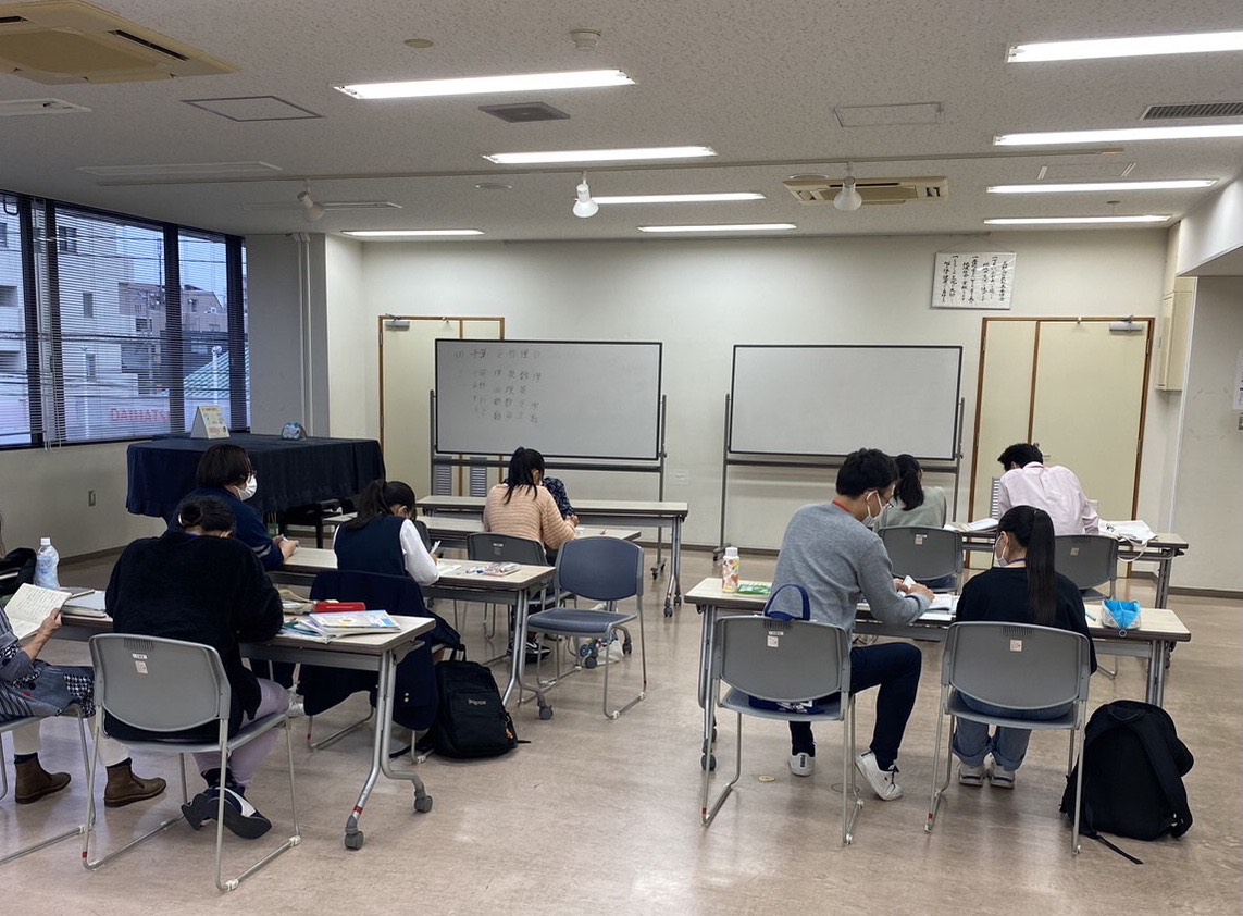 10月9日の中学生教室の様子です。受験生がんばっています。今週は息抜きでみんなでバーベキューの予定です！
#無料塾ひばり学校
#無料塾
#相模原市
#相模原市南区 
#相模大野 
#中3受験生