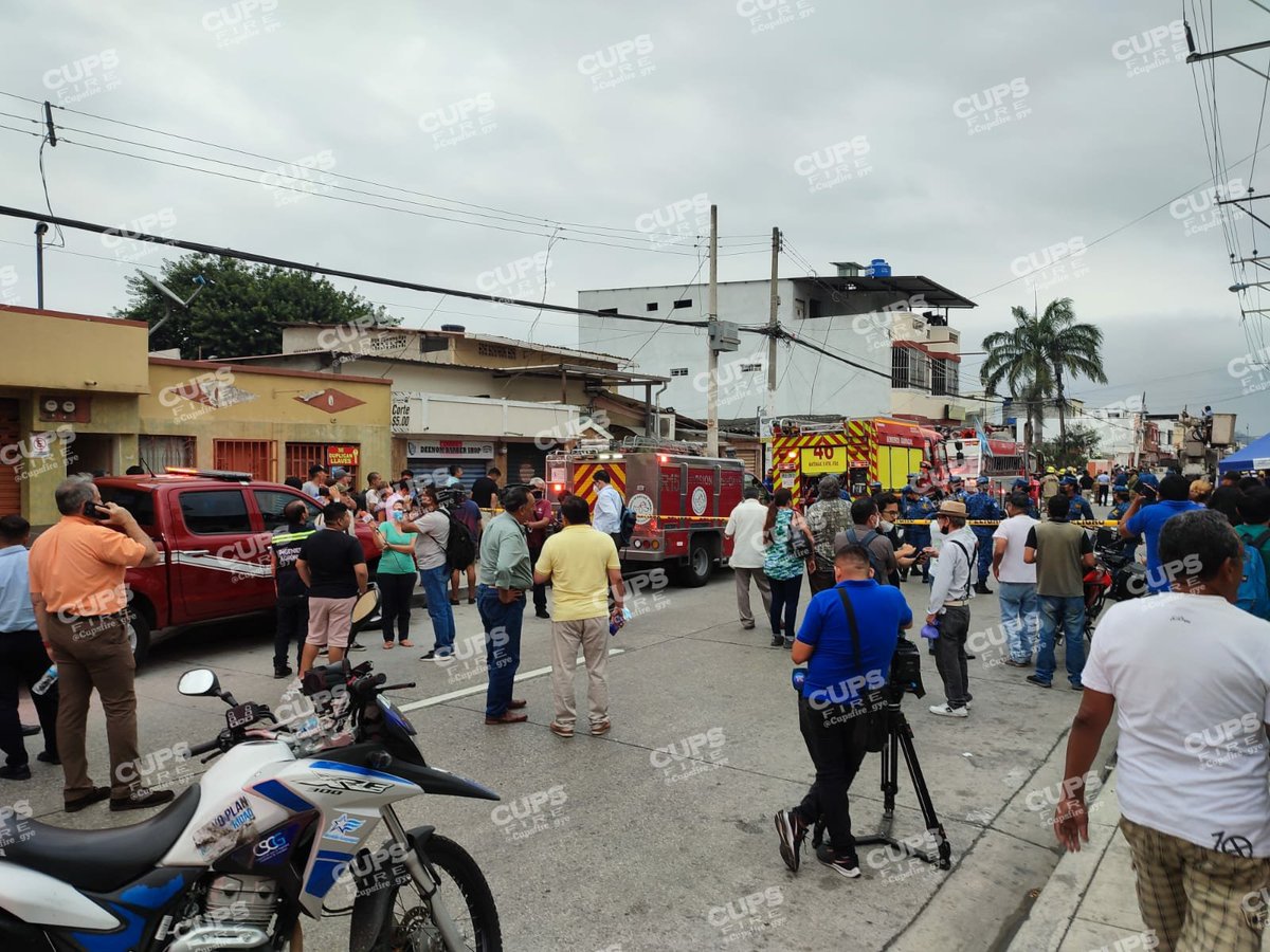 🇪🇨 CUPSFIRE on Twitter "🛩 Aún permanece la vía cerrada por la caída de