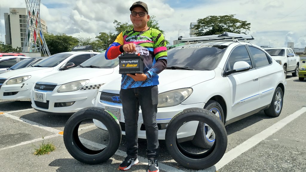 GuaraLuisJonas's tweet photo. #Enterate 📢 |🛣️👏🏼Más de 50 conductores/as del Movimiento Taxi Orinoco dieron gracias al alcalde @LuisJonasReyes por aporte recibido ya que con dichos insumos consolidan labor social y médica en las 10 parroquias de #Iribarren
@rvaraguayan
#18Oc
#UnidosConElCastañoYTejerías https://t.co/kyHpiUw3MJ