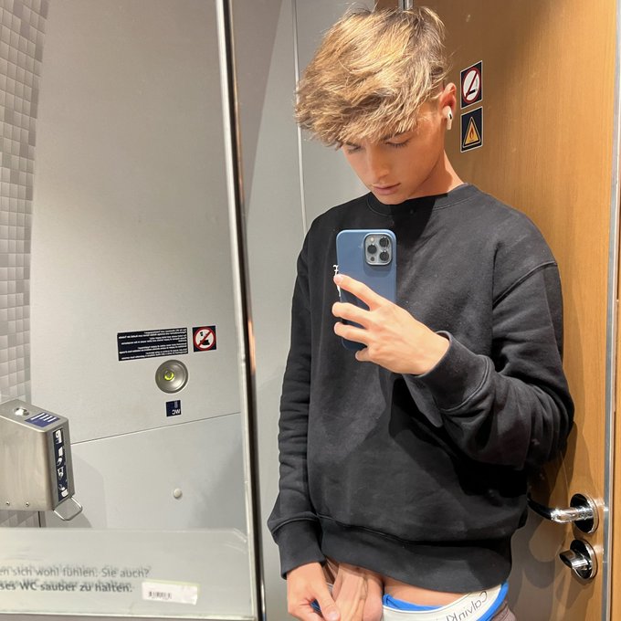 Let me hit you ?
.
.
https://t.co/Br39SCRMSc
.
.
#love #gay #happy #train https://t.co/7q5SqxZAKu