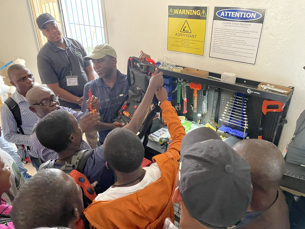 AndrewLJohnston's tweet photo. Grateful to our #MOHLiberia and @PIH partners - as well @BuildHealthIntl #Oxygen Team colleagues for an amazing week of PSA Plant #Training in #Monrovia !! #Oxygenismedicine and #healthcareisahumanright!! #JustActions #EveryBreathCounts #Liberia #BHI #BuildHealthInternational🇱🇷 https://t.co/WvK9zNo8yj