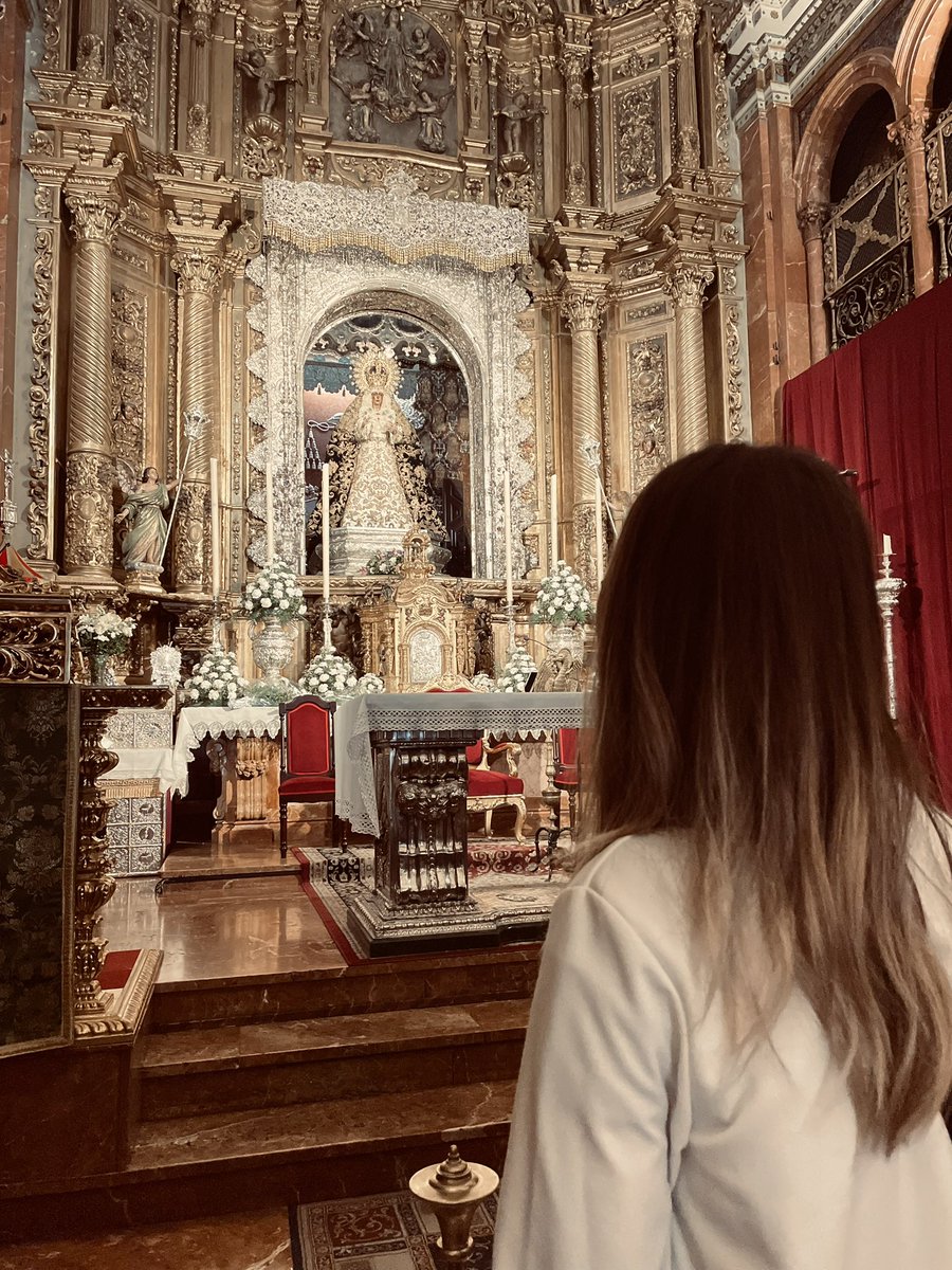 andreeit97's tweet photo. La Virgen de la Esperanza,
entre Rosario y Sentencia,
bajó del Cielo a Sevilla
para hacerse Macarena.💚 https://t.co/xzINth3XJ3