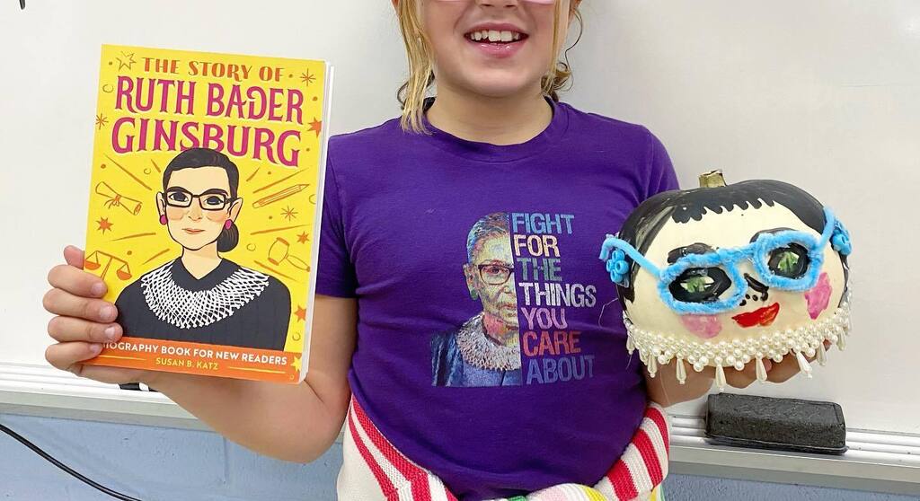 uniqueclassroom's tweet photo. Today in Third Grade Fashion: Pumpkin Book Characters — This girl nailed it!

#todayinthirdgradefashion #uniquethirdgradefashion #pumpkinbookcharacters • https://t.co/LKnO7w9lk7 https://t.co/bG1CDlbRy6