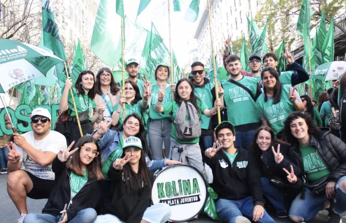 KolinaLaPlata's tweet photo. DÍA DE LA LEALTAD

Otro 17 de octubre que marchamos con las convicciones intactas, por la lealtad a nuestro Pueblo, a la Patria, a Perón, Evita, Néstor y Cristina ✌🏻💚

#SiempreLeales
#KolinaEsLealtad
#ConLasConviccionesIntactas https://t.co/lxXxNjOTJ2