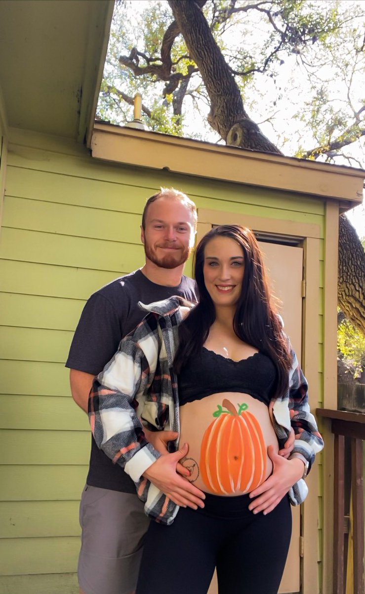 ZoKillian's tweet photo. Life update:
- @the_danielk_ is going to be a girl dad💖💕💖
- 21 weeks in and this girl packs a punch, she kicks ALLL the time
- It’s hot in Austin TX. Too hot.
- I cried today bc I’m not ready for my baby to grow up😐😂 
-The animals think baby’s room is for them

All is good https://t.co/7wGNtkWeC1