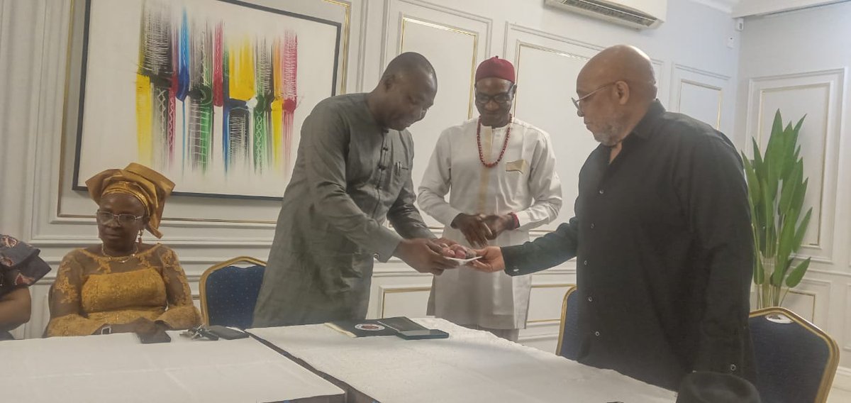POSERWORLDWIDE's tweet photo. In continuation of our consultations with Igbo leaders across board, today the leadership of #POSER led by its Global Leader Amb. @OBUESI and the President POSER Lagos, Chief Evaristus Ozonweke paid a courtesy visit on Chief Martin Agbaso @MartinAgbasoMFR 
Restoring Igbo dignity https://t.co/Kt2DhrXPvQ