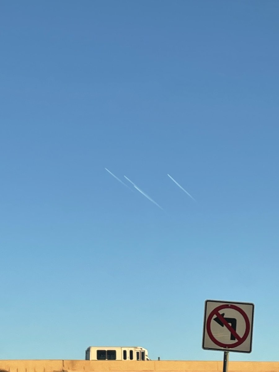 bmentlik's tweet photo. Little late to the party but here’s a few shots I grabbed of the B-2s flying over Denver this morning. @9NEWS #denver #b2bombers #airforce #amazing #Bombers https://t.co/95kgFB6cj7