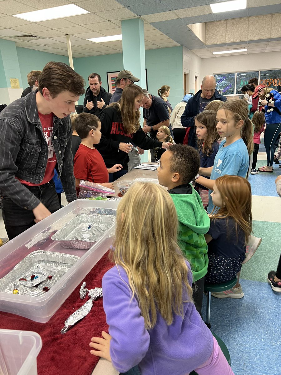 PennyRoadES's tweet photo. Our students and families are enjoying STEM Nigh with the NC State engineering students! Thank you for providing fun and engaging activities!!🐼❤️ https://t.co/1VW5PA9K0q