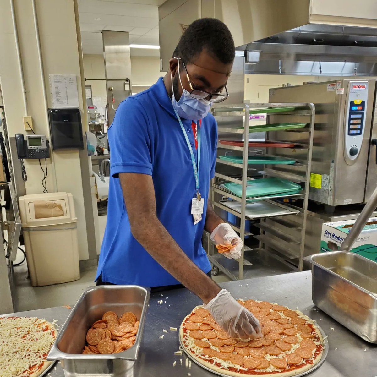 ProjectsearchTo's tweet photo. We hope we're not making you too hungry!
Prepping pizza for lunch at Holland Bloorview.
#ProjectSEARCHTO #DiversityAndInclusion #InclusionMatters https://t.co/EAyapt4lhD