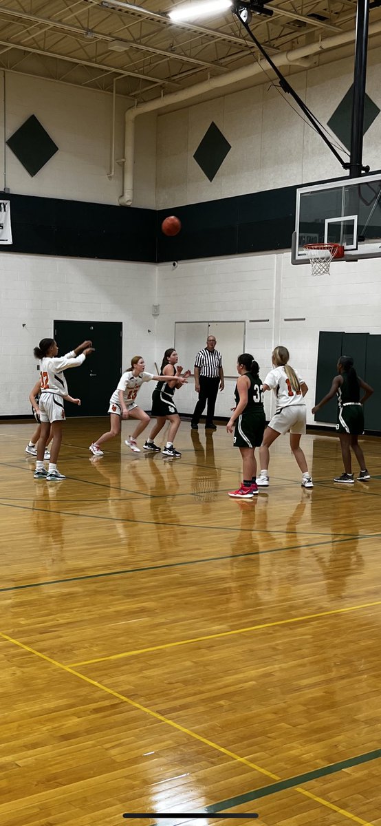 Love watching our ⁦<a href="/Oakview_MS/">Oakview MS</a>⁩ 8th grade girls!