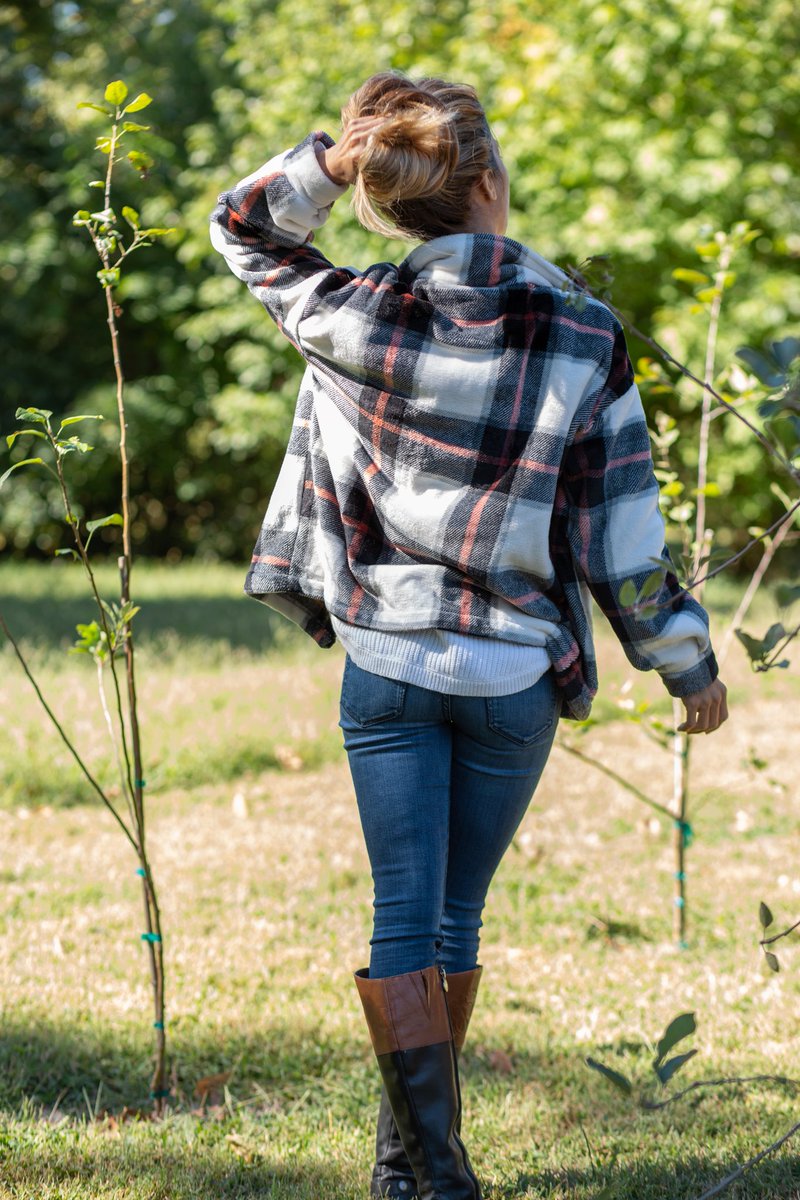 JosieFoxModel's tweet image. Only 2 flannels left etsy.com/shop/josiefoxc…