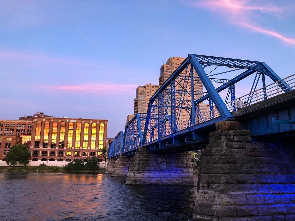 GregSmolka's tweet photo. The colors in this one just hits right. #WeAreGR If you missed it, find GR events and a new article in my bio: “50 Things To Do In GR Before You Die (Part 2)” https://t.co/bMGduBU0pr